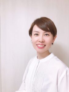 山野井　瞳　准教授